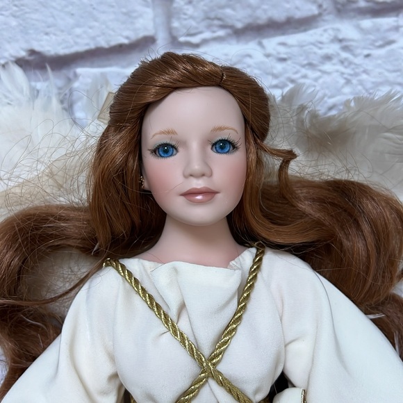 Vintage porcelain angel doll with feather wings - Picture 2 of 11